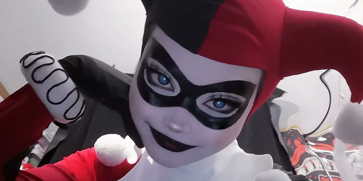 Creepy Harley Quinn Cosplay comes straight out of Batman: TAS - Bluu