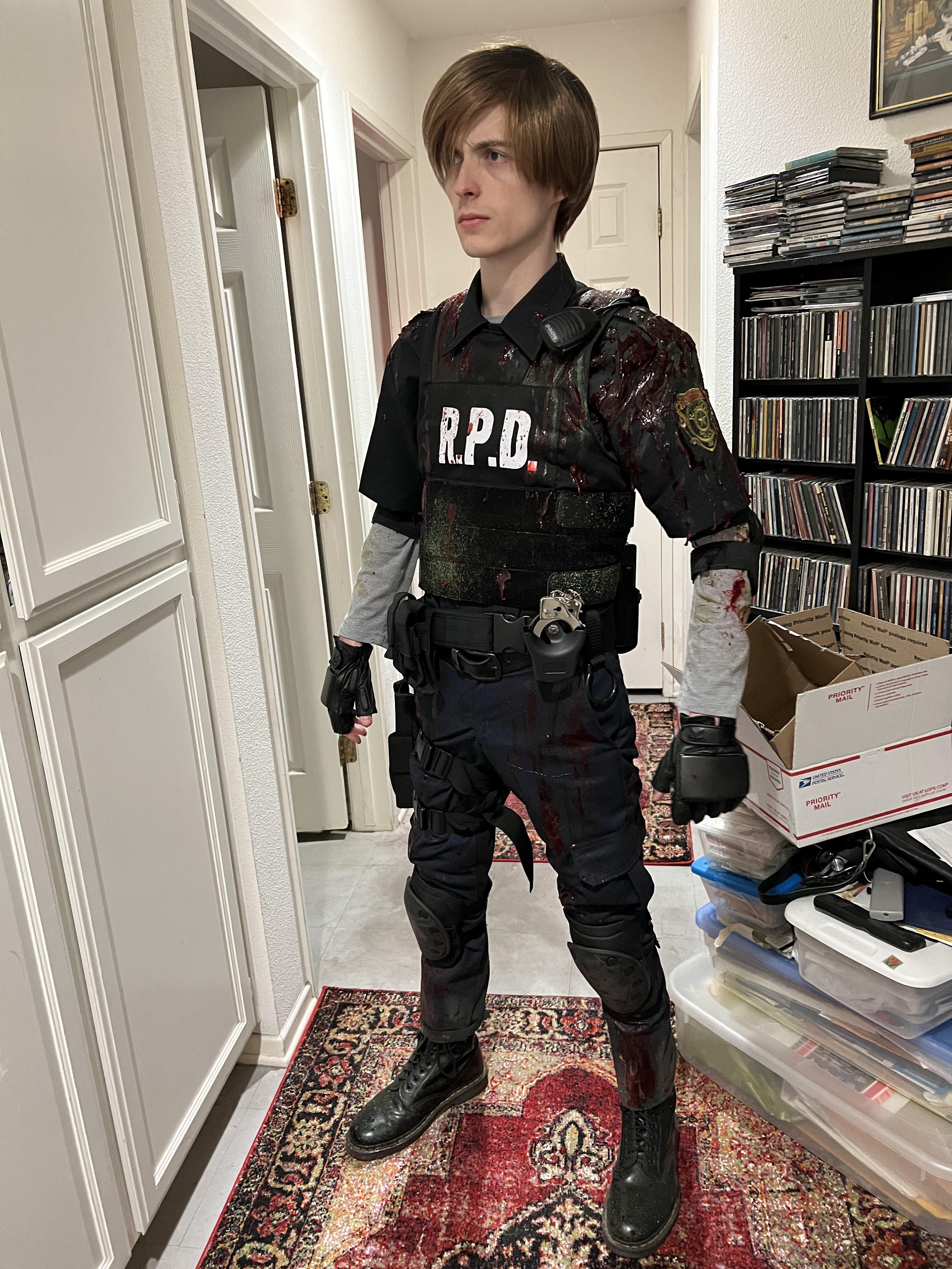 Actualizar 88+ imagen leon s kennedy outfit - Abzlocal.mx